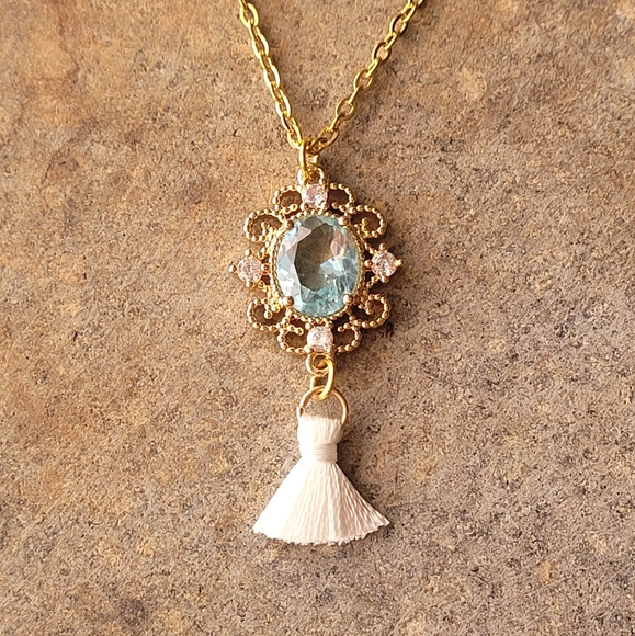 18k Aquamarine Stone Pendant Necklace - Picture 2 of 6